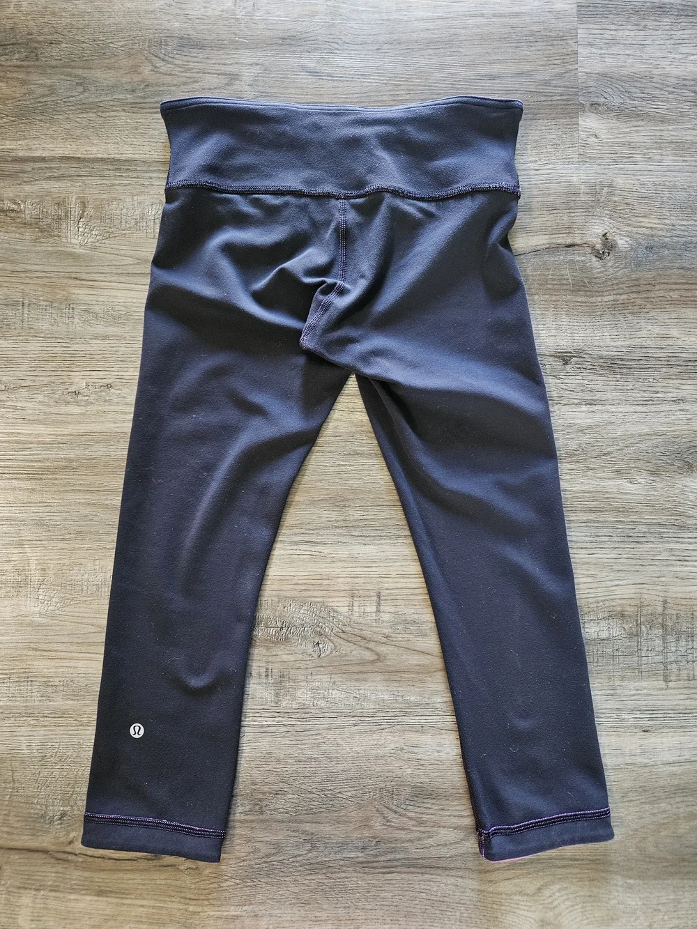Lululemon‎ Plum Pink & Black Reversible Capri Leggings